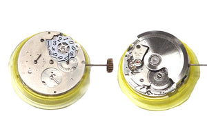 MOVEMENT CHINESE HZ2392, SIZE 12 1/2''', 3 HANDS, STANDARD HAND HEIGHT, BIG DATE AT 12
