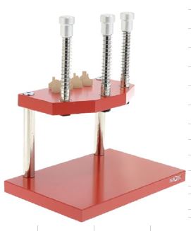HANDS FITTING PRESS WITH A LARGE BASE,